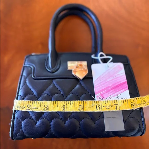 🖤NWT, Black Quilted Handbag. - Picture 5 of 5